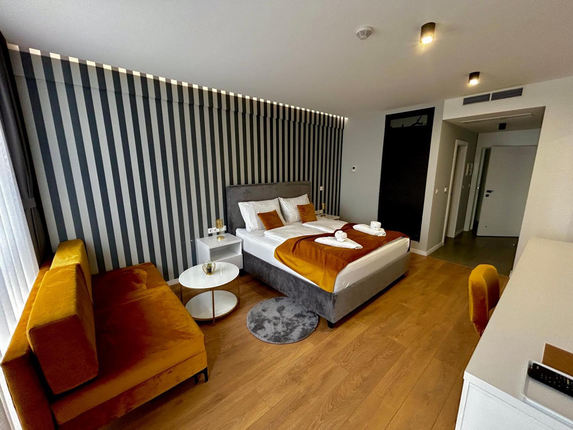 Hotel Gold Jet Bihac Exterior photo